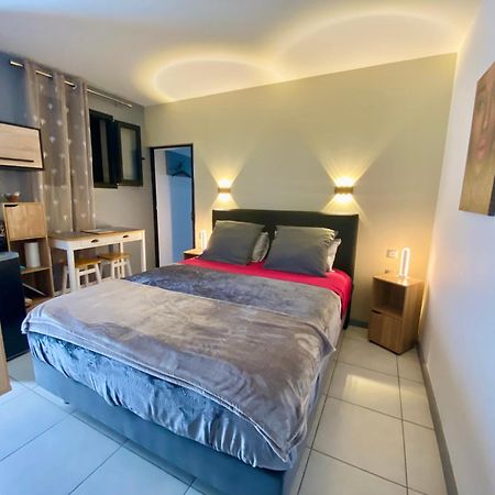 Hostal 170 Room 15 Service Appartement Le Tampon Eksteriør billede