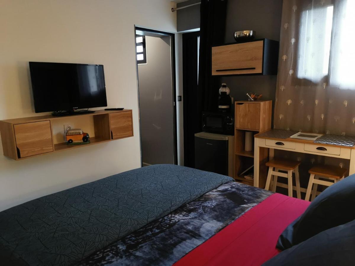 Hostal 170 Room 15 Service Appartement Le Tampon Eksteriør billede